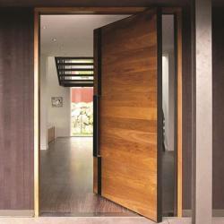 Деревянные входные двери из массива дерева 