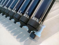 Солнечный коллектор с разделенными вакуумными трубками