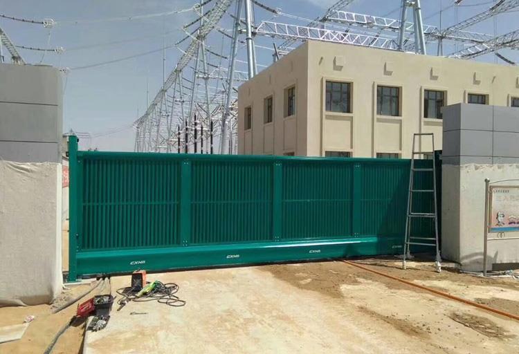 Роскошные электрические раздвижные ворота со встроенным консольным ...