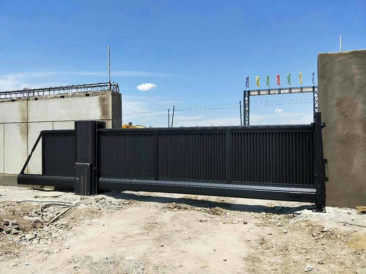 Роскошные электрические раздвижные ворота со встроенным консольным ...