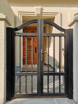 Современный дизайн ворот сада и дома