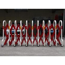 Расширяемая баррикада для зоны изоляции проезжей части