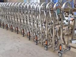 Портативный расширяемый барьер из нержавеющей стали