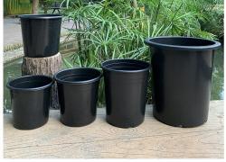Пластиковые черные цветочные горшки