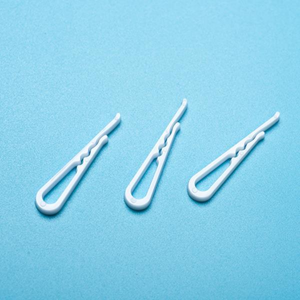 Пластиковый зажим для рубашки с зубьями