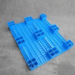 Нереверсивные пластиковые поддоны с 4-сторонним входом, соответствующие требованиям GMP