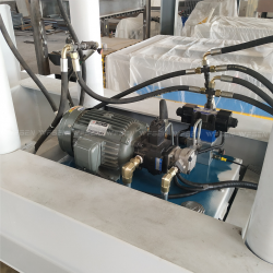 Вакуумный пресс для обработки листового дерева из ПВХ с конвейером