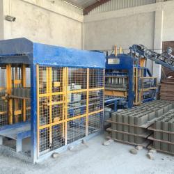 Станок для производства брусчатки QT4-15