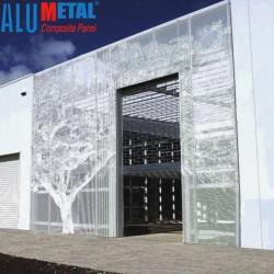 Лазерная резка алюминиевых панелей