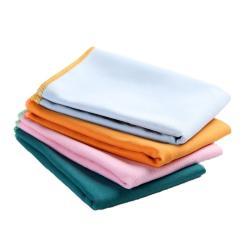 Салфетка для чистки стекол автомобиля