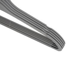 Прорезиненная пластиковая вешалка