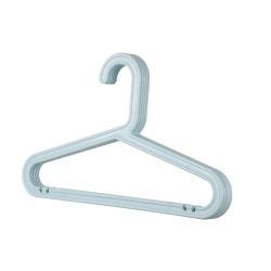 Цветная пластиковая детская вешалка 