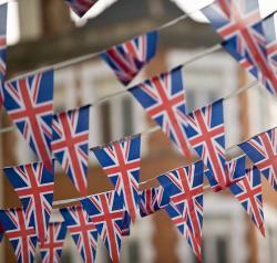 Праздничная декоративная треугольная гирлянда из полиэстера (арт. 21102857)