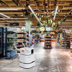 Новый робот для уборки полов и подметания в супермаркетах (арт. 29101665)