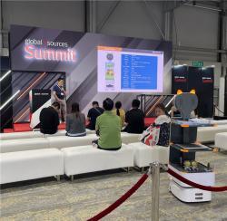 Робот с большим LCD-экраном для рекламных и медийных показов (арт. 29101672)