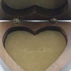 Шкатулка в форме сердца с магнитом, из орехового дерева с лазерной гравировкой (арт. 2611641)