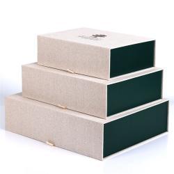 Элегантная коробка для подарков в виде книги с магнитной крышкой для упаковки кошельков, парфюмов и часов с золотым тиснением (арт. 1113039)