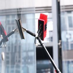 Щетка для чистки солнечных панелей с щеткой и скребком Zhenda для дома и коммерческого использования (арт. 25-1407911)