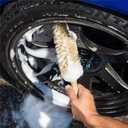 Щетка для колес с сизальными щетинами и длинной деревянной ручкой (арт. 25-1408098)