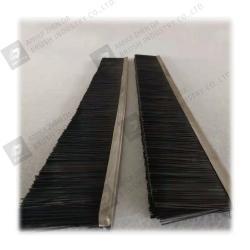 Уплотнительная щетка для дверей с галванизированным покрытием из материала PP/PA (арт. 25-1408421)