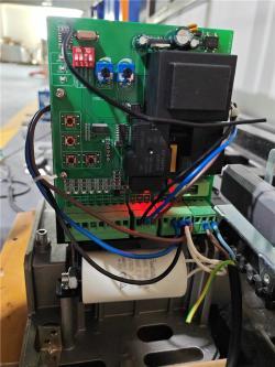 Открывалка для откатных ворот с WiFi управлением до 300 кг (арт. 25-5080834)