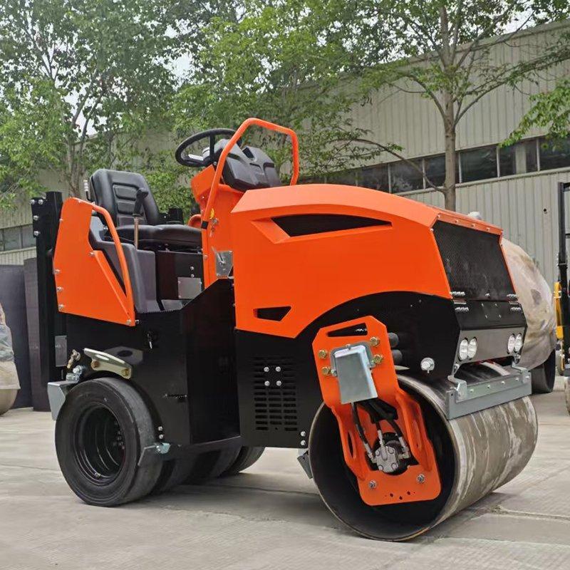 Каток вибрационный дизельный 2-5 тонн с резиновыми шинами (арт. 25-5082457)