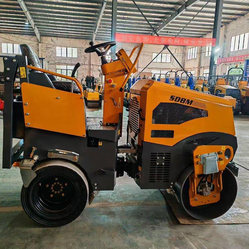 Каток дорожный вибрационный на резиновых шинах (арт. 25-5082591)