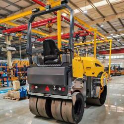 Вибрационный каток асфальтовый 5 т с резиновыми колесами (арт. 25-5082642)