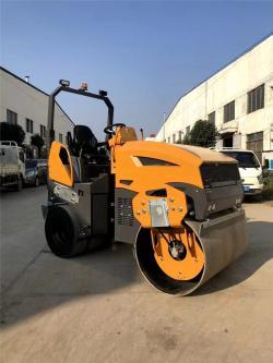 Каток дорожный вибрационный с резиновыми шинами комбинированный (арт. 25-5082683)