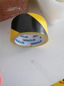 Лента сигнальная PE с печатью и клеевым слоем (арт. 25-5083379)