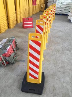 Стойка сигнальная дорожная с отражателем предупреждающая (арт. 25-5083433)