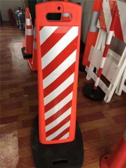 Стойка сигнальная дорожная с отражателем предупреждающая (арт. 25-5083433)