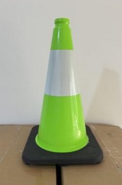 Конус дорожный ПВХ зелёный с чёрным основанием 45 см (арт. 25-5083588)