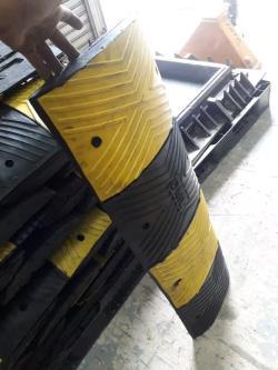 Лежачий полицейский резиновый дорожный 1000x300x70 мм (арт. 25-5083593)