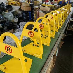 Замок парковочный треугольный стальной желтый ручной (арт. 25-5083630)