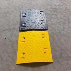 Лежачий полицейский резиновый жёлто-чёрный переносной (арт. 25-5083632)