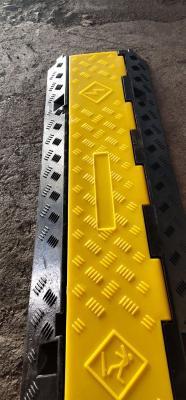 Лежачий полицейский резиновый 3 канала с желтой крышкой (арт. 25-5083838)