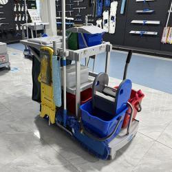 Тележка уборочная для отелей с полками и держателями (арт. 25-5085757)
