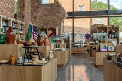 Стеллаж для музея деревянный с логотипом (арт. 25-19080192)