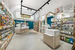 Стойка для аптеки современная с полками и витриной (арт. 25-19080232)