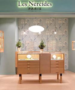 Витрина для ювелирных изделий с замком и стеклом (арт. 25-19080280)