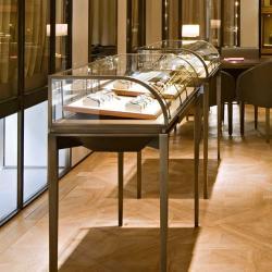 Прилавок деревянный современный для ювелирных изделий (арт. 25-19080339)