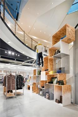 Стеллаж для обуви и одежды с декором для магазина (арт. 25-19080351)