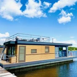 Плавучий дом-капсула с солнечной энергией и понтоном (арт. 26-1090179)