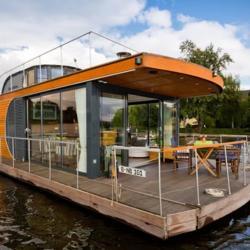 Плавучий дом-капсула с солнечной энергией и понтоном (арт. 26-1090179)
