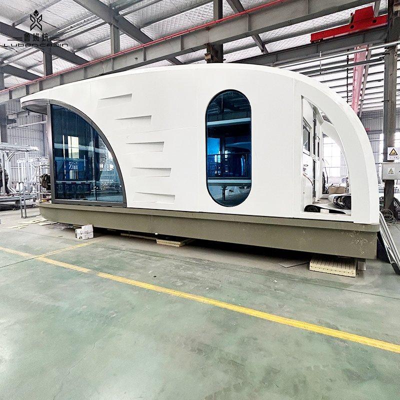 Плавучий дом на воде с виллой и отелем (арт. 26-1090206)