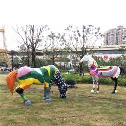 Скульптура лошади из стеклопластика ручной росписи (арт. 26-1090538)