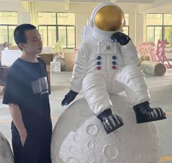 Скульптура Астронавт для Торгового центра из фибергласа (арт. 26-1090577)