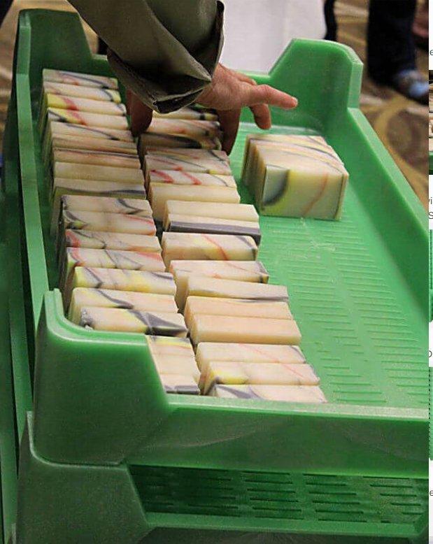 Подставка для мыла пластиковая штабелируемая с тележкой (арт. 26-1200181)